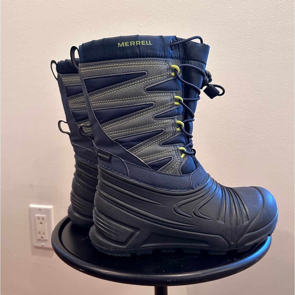 Merrell Kid’s Snow Quest Lite waterproof snow boots - size 1 / Like NEW